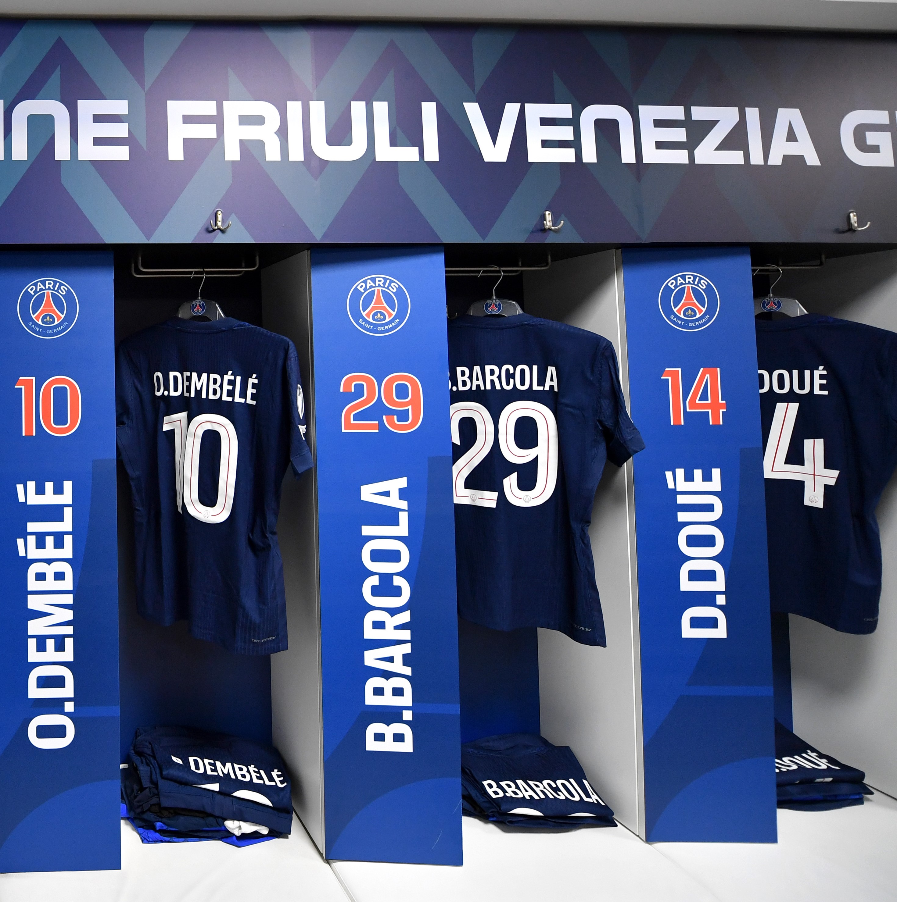 登贝莱搭档杜埃与巴尔科拉，三人联袂首发仅有两场记录