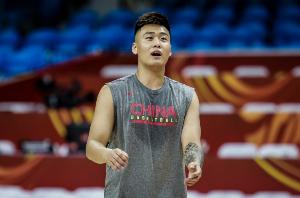 开云体育官网-中国男篮今晚热身赛大名单：赵睿&amp;胡明轩&amp;胡金秋领衔 徐杰不在列