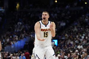 开云体育下载-新规约老师第一个赞同！上赛季超远压哨出手TOP10：约老师断档第1