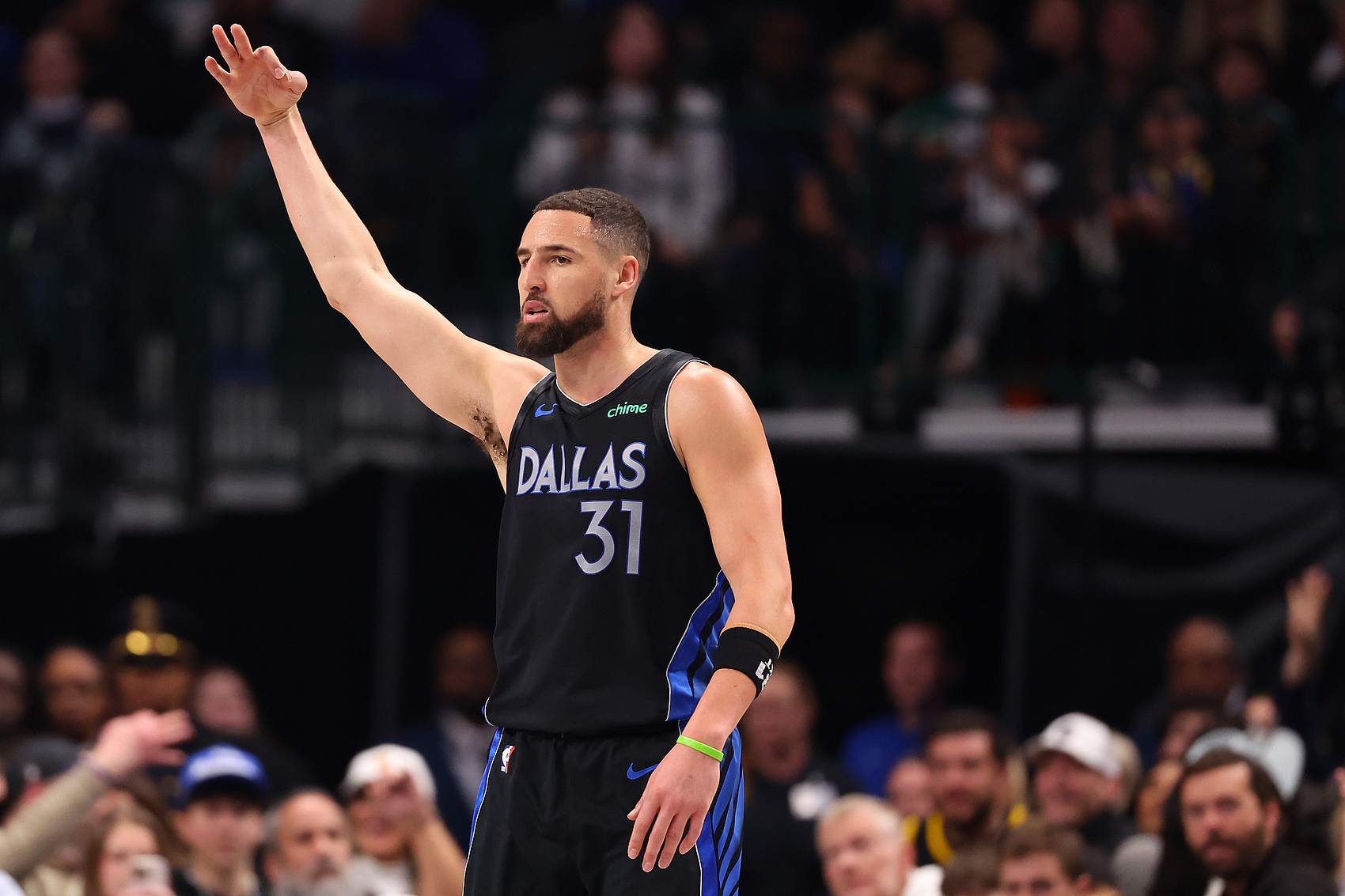 开云体育下载-克莱替补出战16分钟 7中3&amp;三分3中2拿到8分2板2助1帽 正负值-4