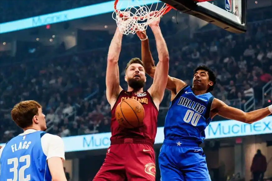 开云体育下载-首秀24+8+6记三分！“黑八”功臣&amp;amp;6400万先生，哈登超级帮手来了