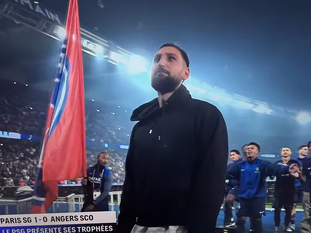 KAIYUN-分手应该体面！多纳鲁马在巴黎vs昂热赛后向主场球迷告别