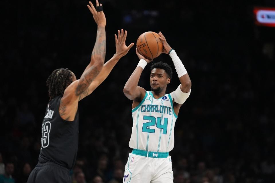 开云体育-达成40胜！黄蜂6人上双31分大胜篮网 米勒25分三球准三双