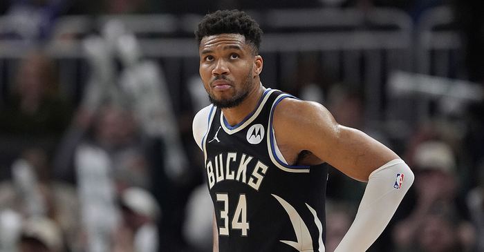 幸无大碍！字母哥谈扣篮受伤：本想重返赛场 但球队说不值得冒险|吉安尼斯·安特托孔波|扬尼斯-阿德托昆博|印第安纳步行者队|密尔沃基雄鹿队|篮板_新浪体育_新浪新闻