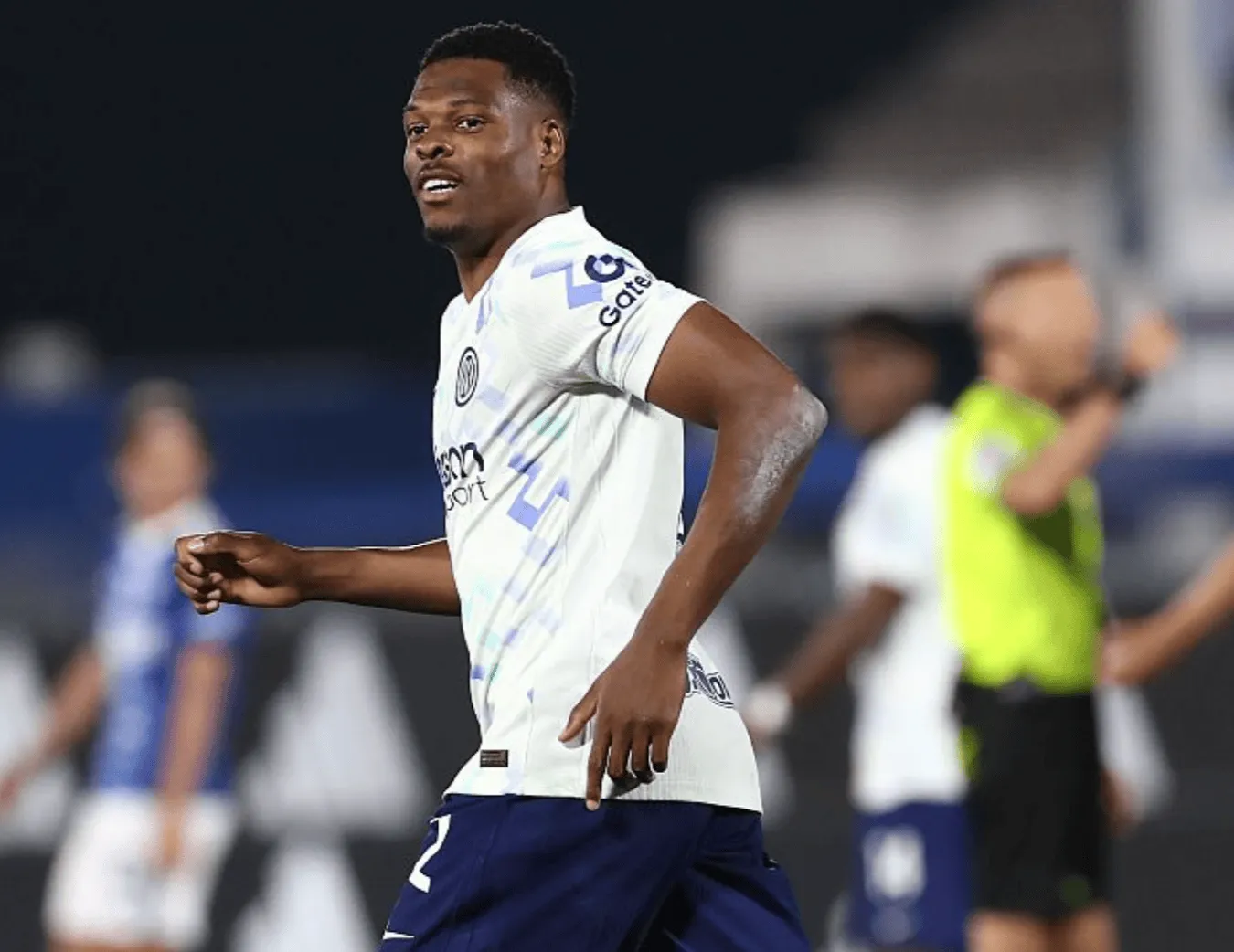 开云体育下载-邓弗里斯本场梅开二度，对抗13胜7，3解围2次被犯规